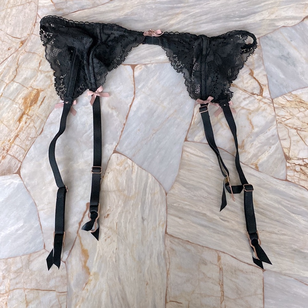 VICTORIAS SECRET BODY BY VICTORIA FLORAL LACE GARTER BELT BLACK XS/S